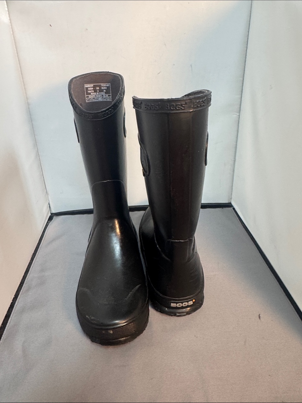 Bogs Kids Black Tall Waterproof Rain Boots with Pull Handles youth size 5